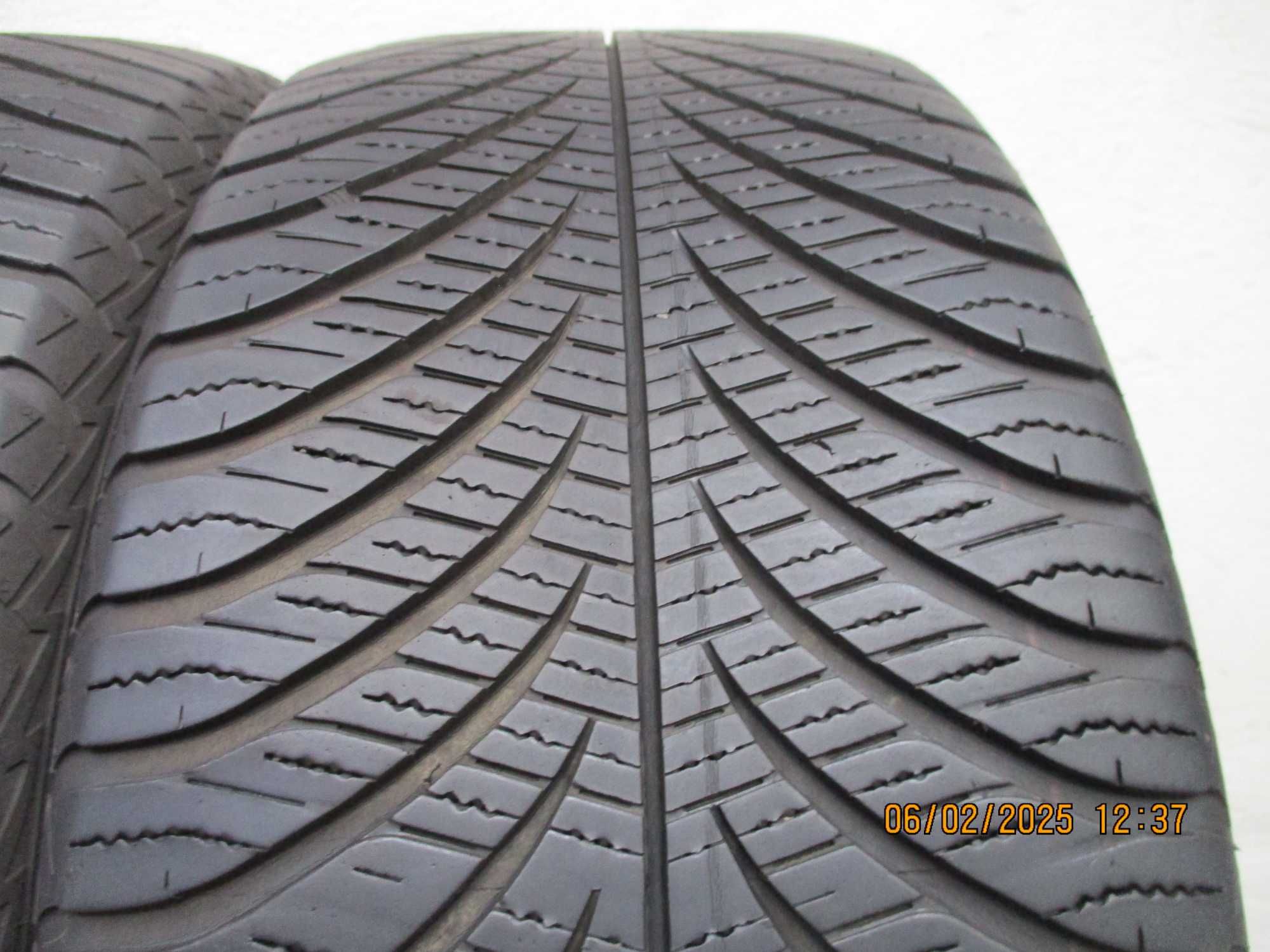 2x 235/55R17 Goodyear Vector 4Seasons G2 5,7mm 18r.