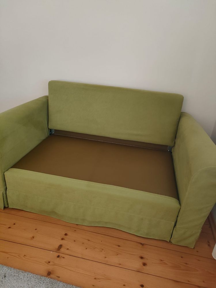 Zielona kanapa rozkładana