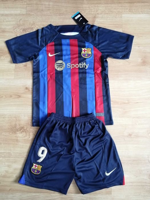 Strój dziecięcy Nike FC Barcelona 2022/23 Lewandowski 9 na 135-145 cm