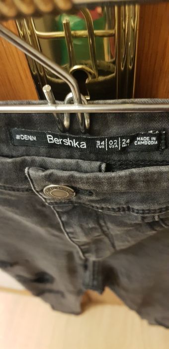 Calcas bershka cinza 34