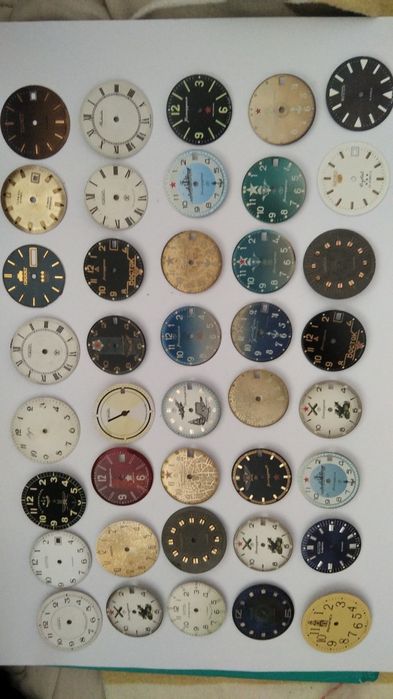 Циферблати та механізм для годинників