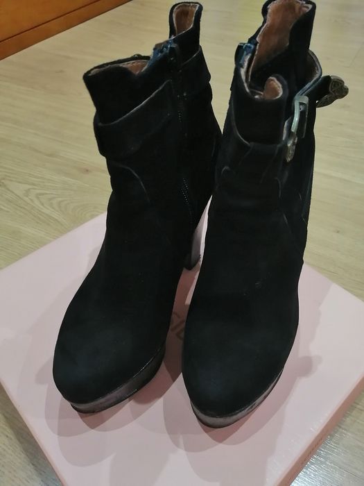 Botas em camurça preta n. 37 Marca "Bianca"