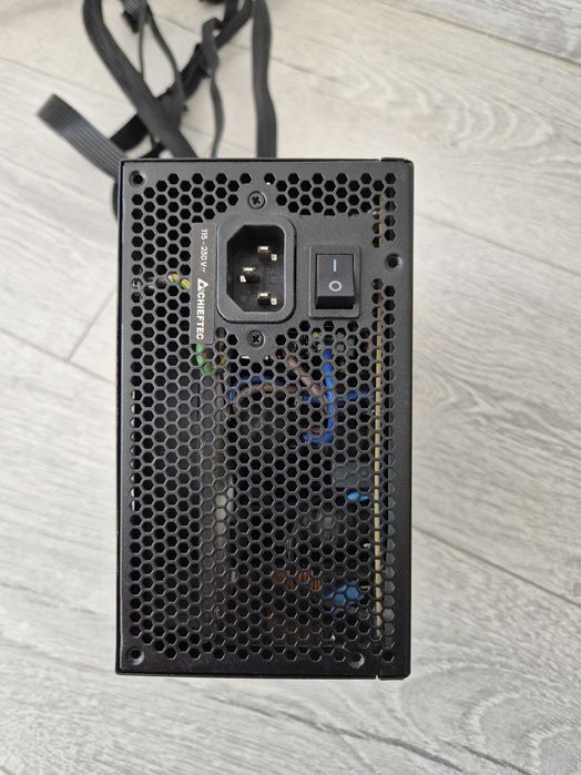 блок живлення Chieftec PROTON BDF-600S чорні пласкі кабелі. Trade-in