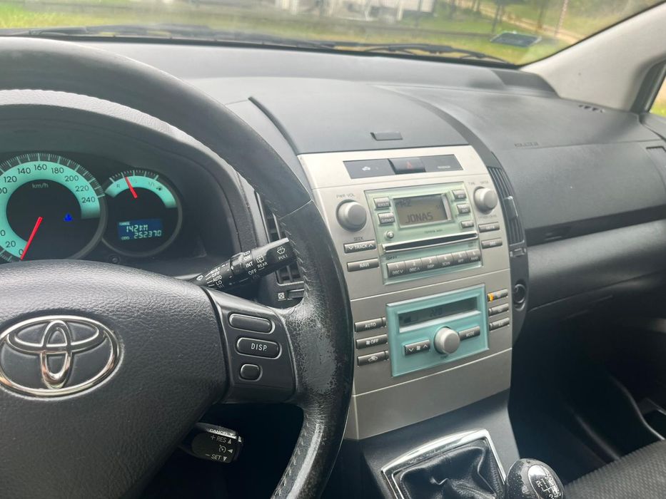 Toyota Corolla Verso 2.2 D4D 136KM 7 Osobowy Relingi Hak
