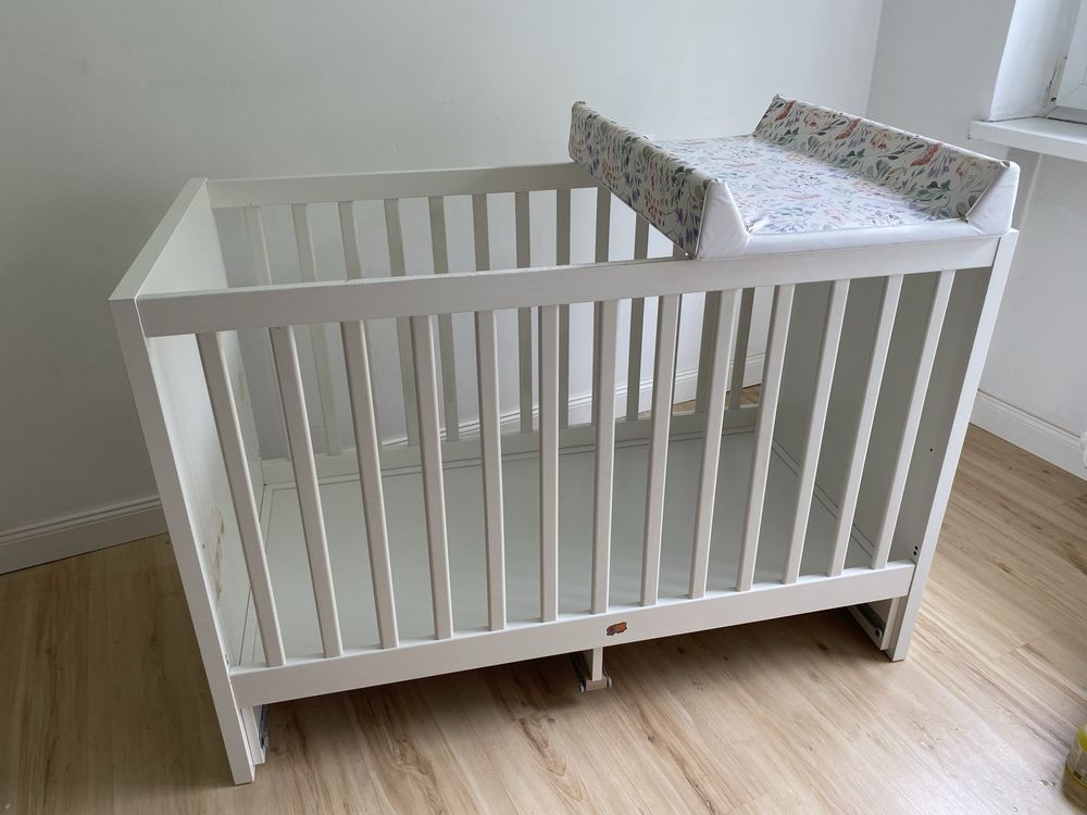 Łóżeczko dziecięce z przewijakiem IKEA STUVA białe 86x126x67