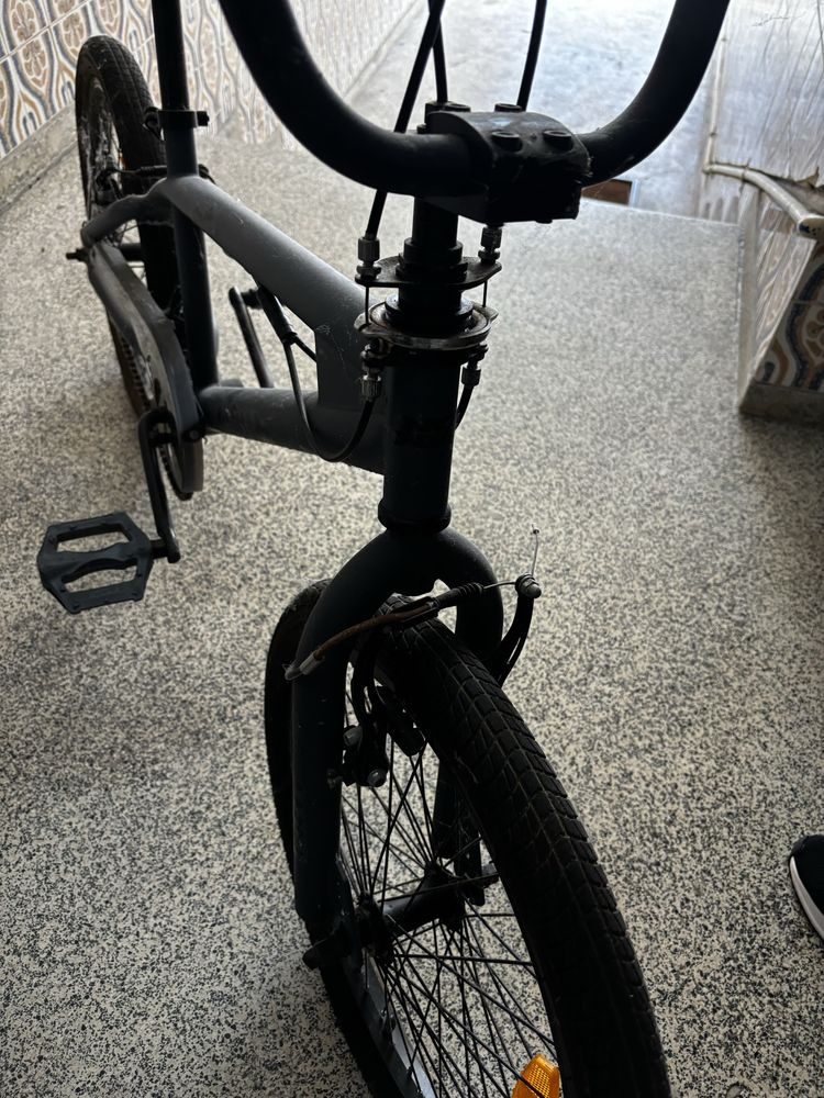 Bicicleta estilo bmx