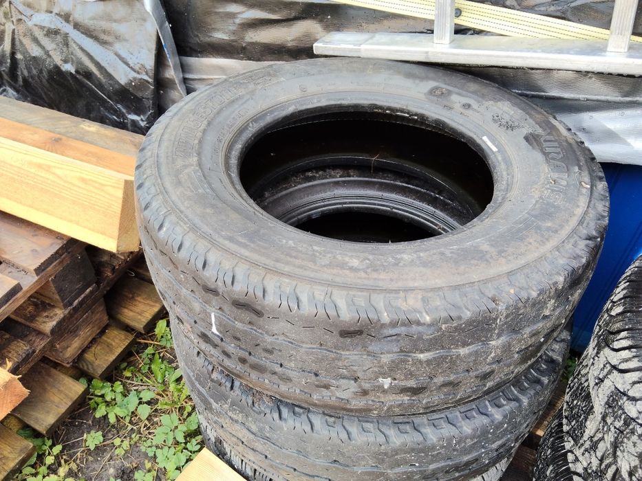 Opony 2szt Bridgestone 215/70R15C