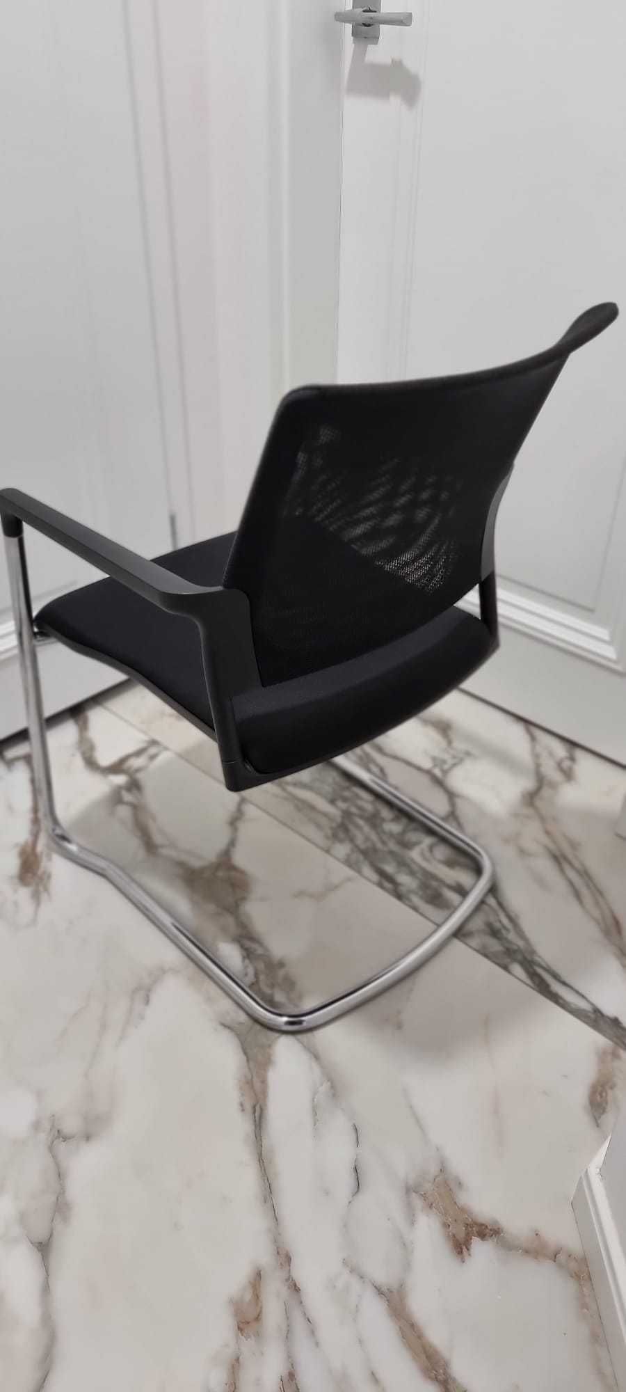 Fotel konferencyjny krzesło krzesła na płozach Klöber czarne mer46
