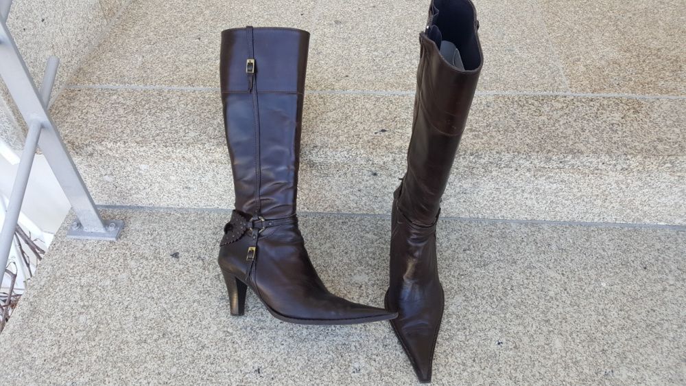Botas todas em pele