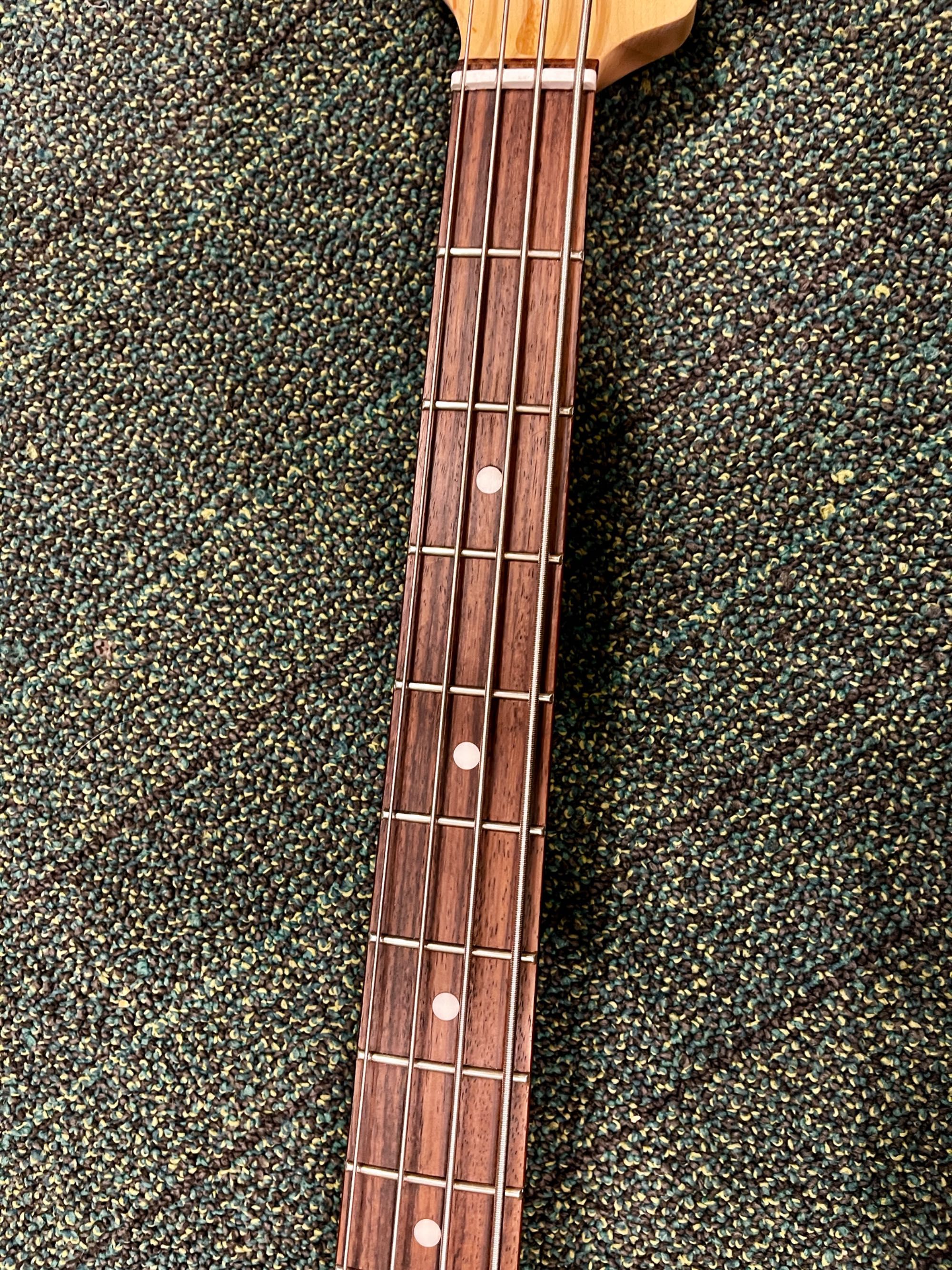 Leworęczna gitara basowa G&L Tribute L-2000