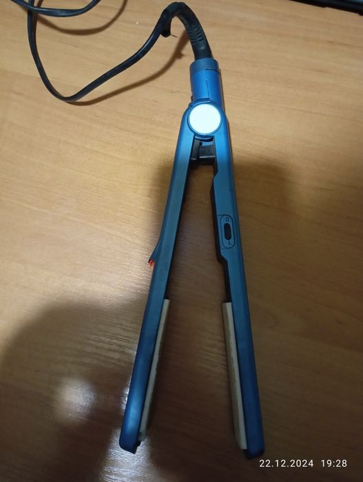 Утюжок та плойка