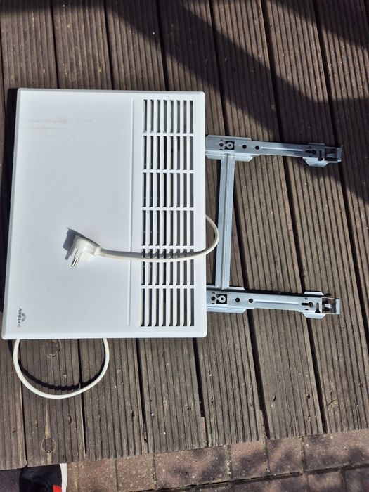 3 kompletne grzejniki z termostatem, moc:1250W