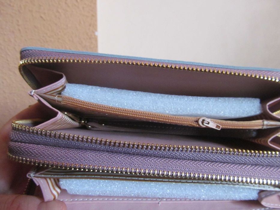 Продаеться гаманець жіночий