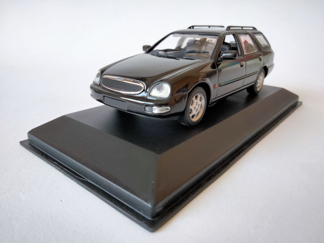 1/43 Ford Scorpio II Break - 1995 (Miniatura - Minichamps)