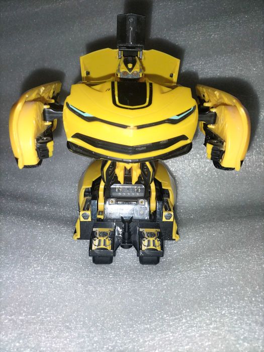 Велика машинка трансформер оригінал Бамбелбі Hasbro, 29см.