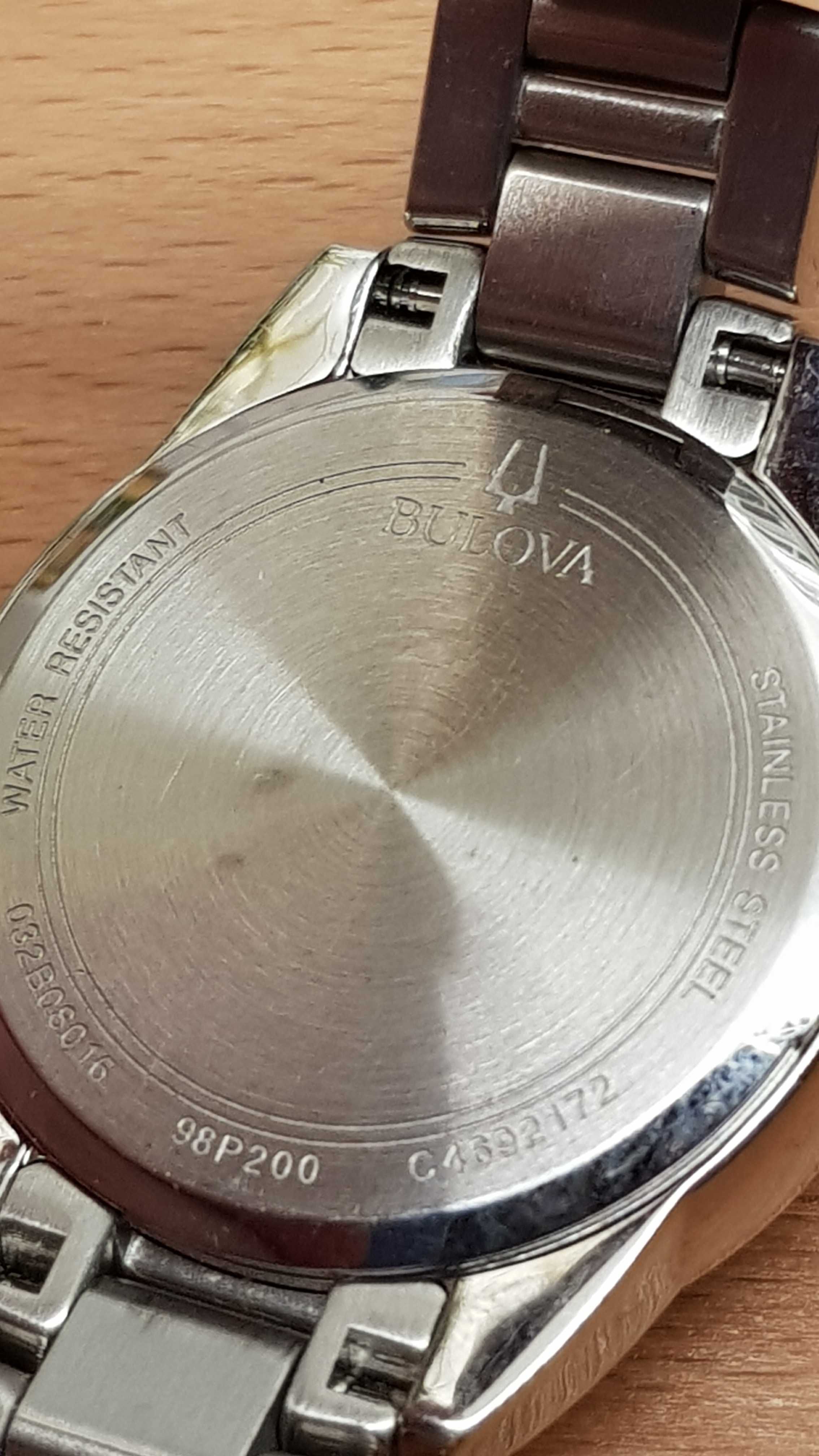 Damski kwarcowy zegarek z 3 diamencikami *Bulova* Sutton