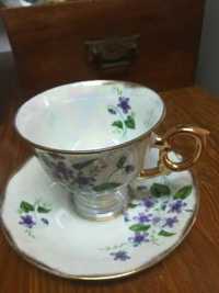 Chávena com pires em porcelana da colecção  violet