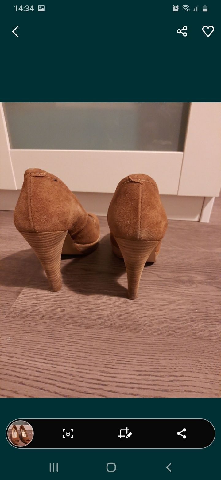 Sapatos de camurça camel