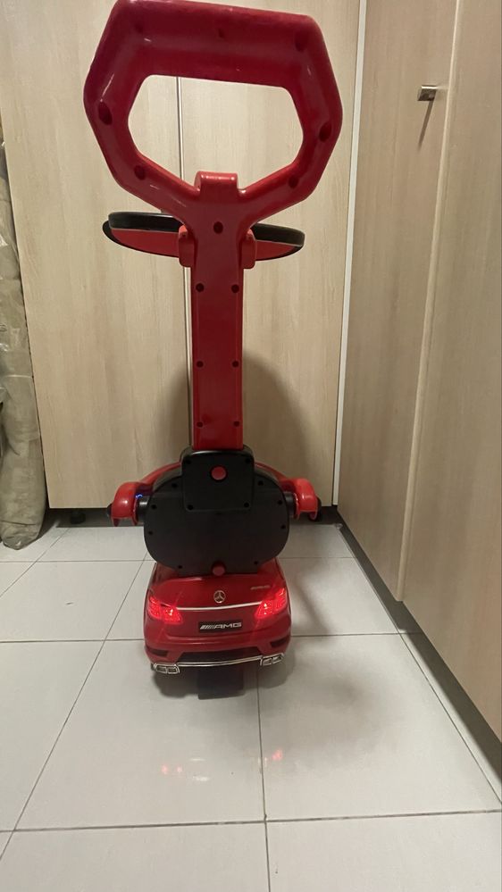 Carrinho Vermelho de empurrar mercedes Amg