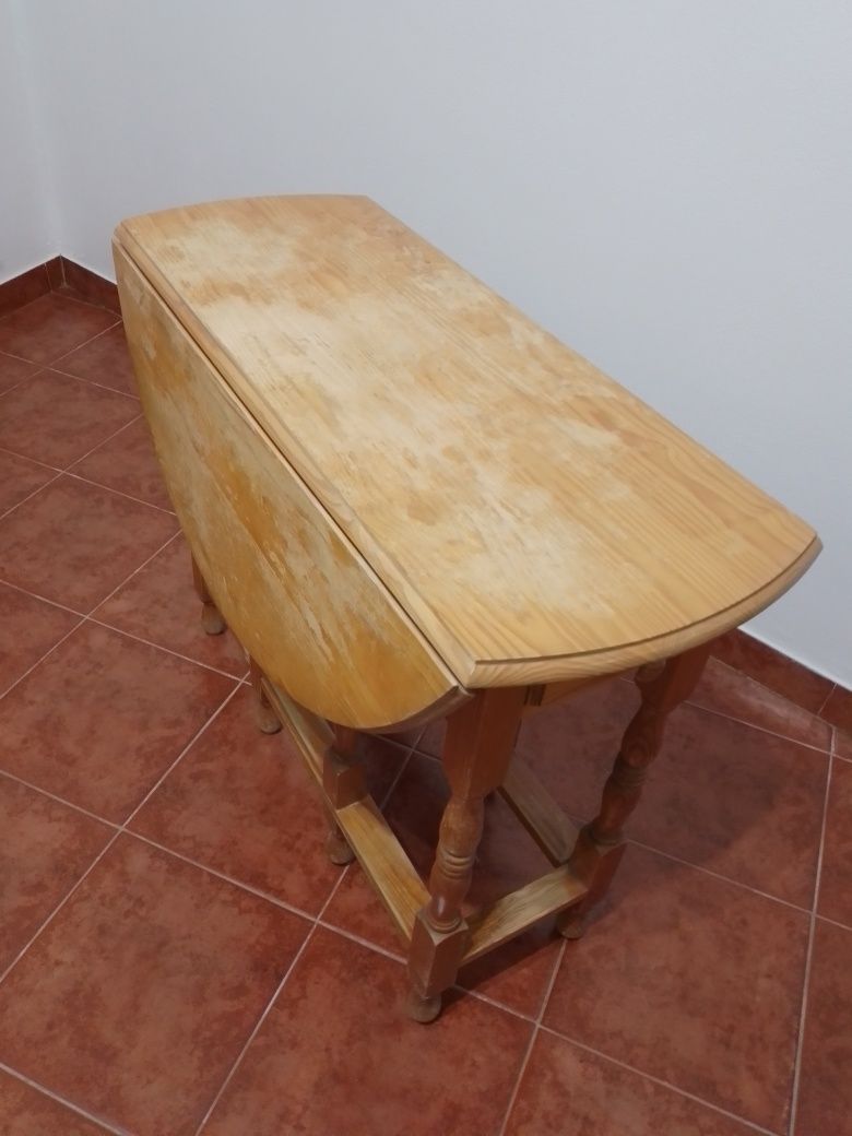 Mesa cozinha e duas cadeiras