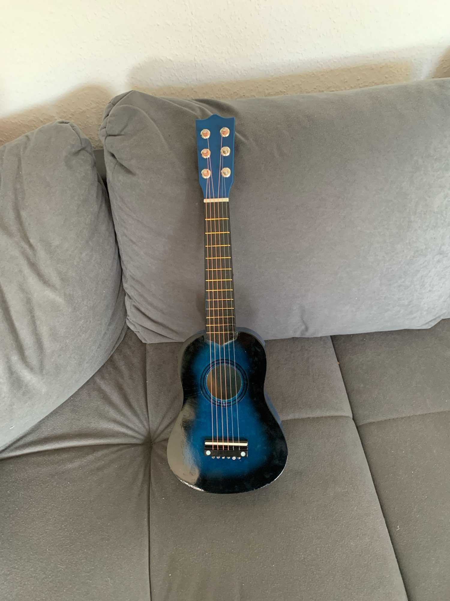 Ukulele *POUCO USO*