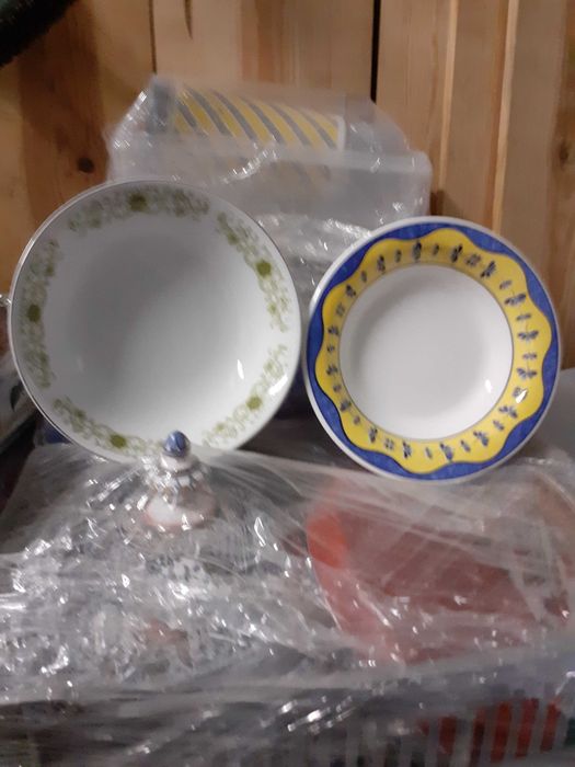 Peças de loiça trabalhadas a mao