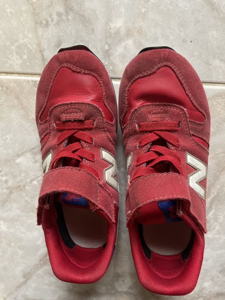 Sapatilhas vermelhas newbalance 32