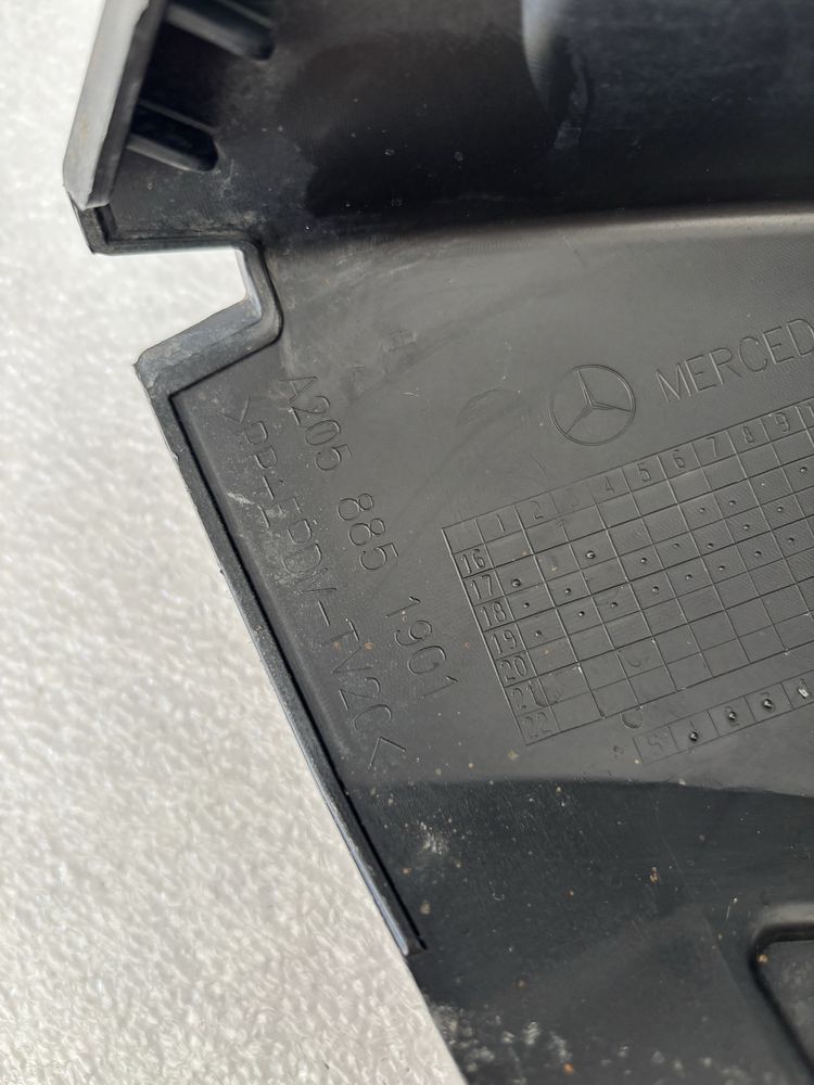 Mercedes C-KLASA W205 ślizg zderzaka lewy przód przedni mocowanie