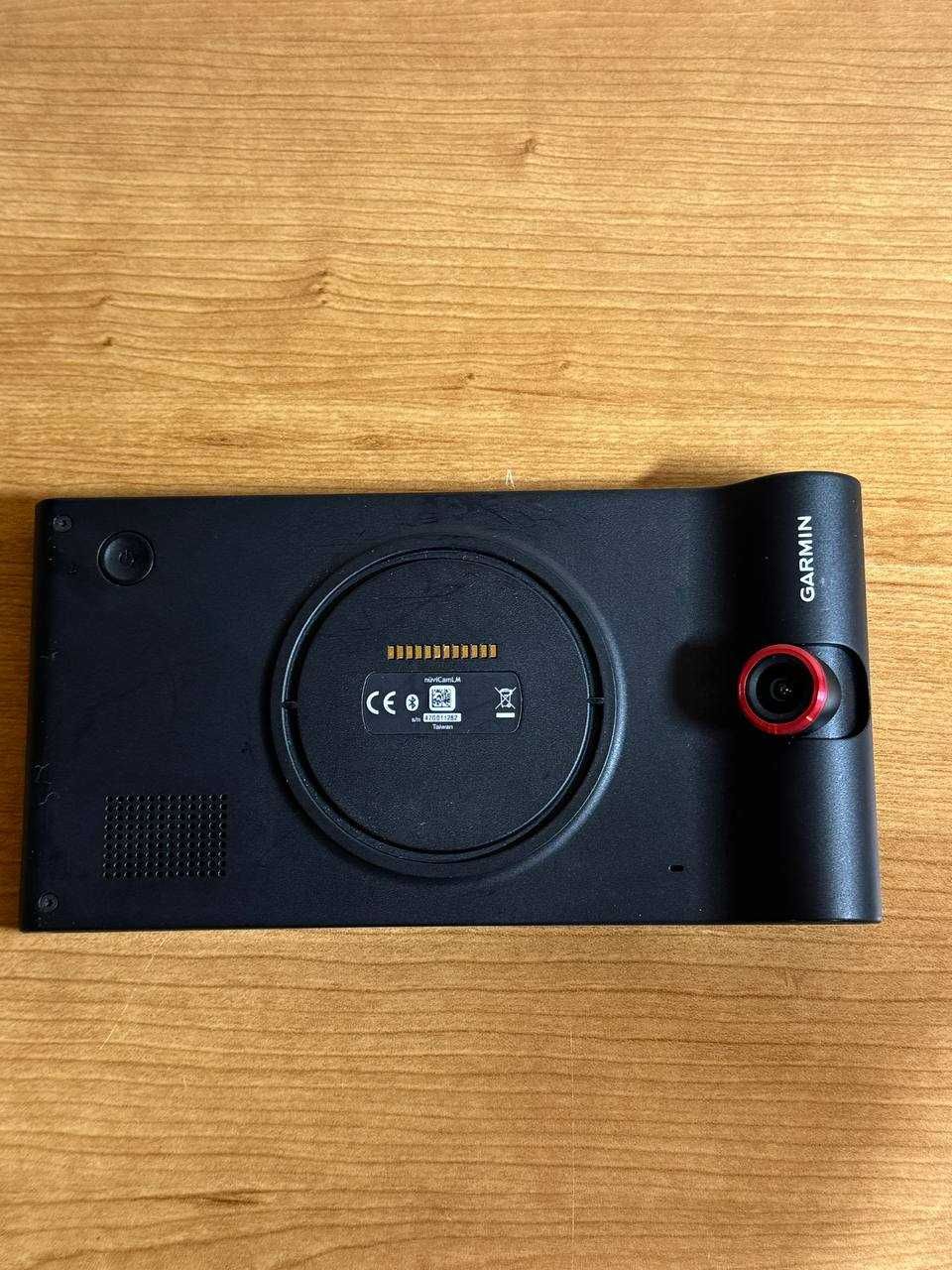 Garmin nüviCam LMT GPS навігатор з відеореєстратором  | Карти | Трафік