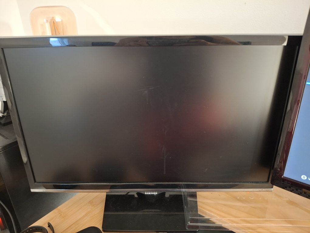 Monitores Samsung SyncMaster (2 unidades) – HDMI / VGA