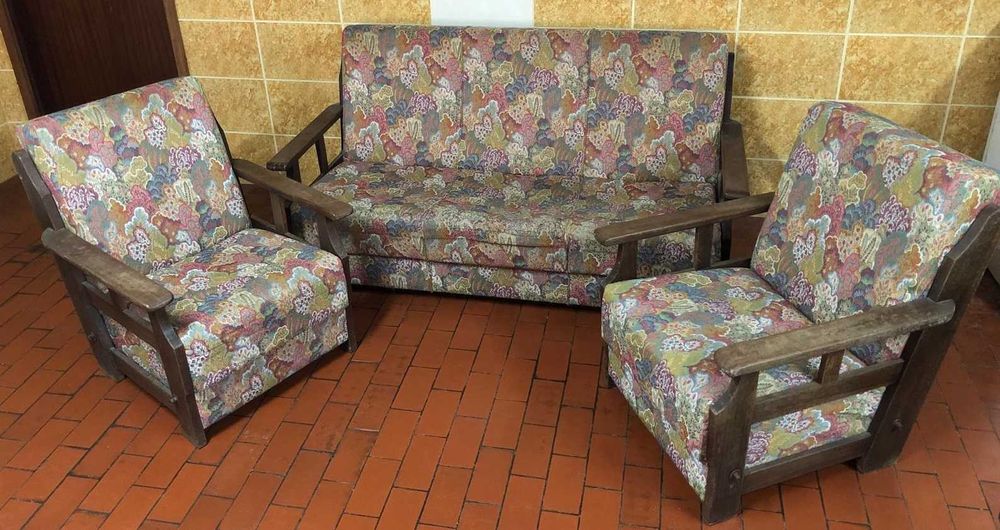 Sofás Conjunto de 3, em Madeira e Tecido.