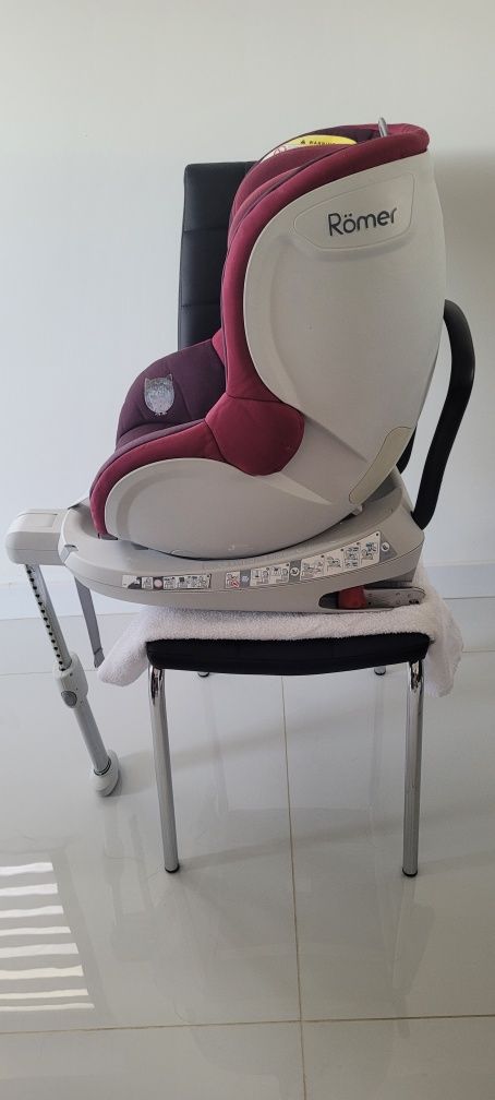 Fotelik samochodowy Romer Dualfix do 18 kg. Obrotowy, IsoFix