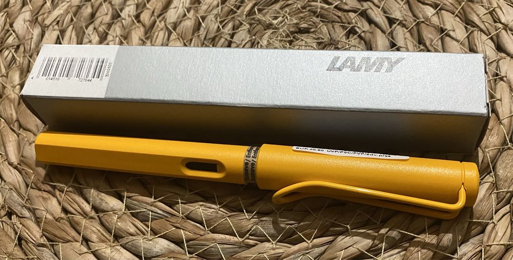 Nowe pióro Lamy Safari, mango, stalówka F