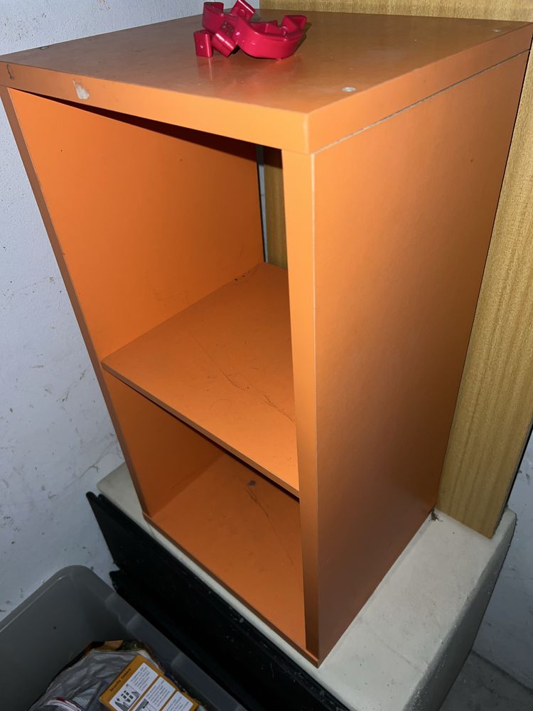 Estante laranja do ikea