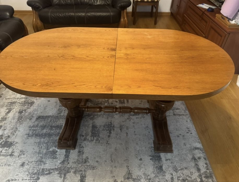 Стіл дубовий розкладний