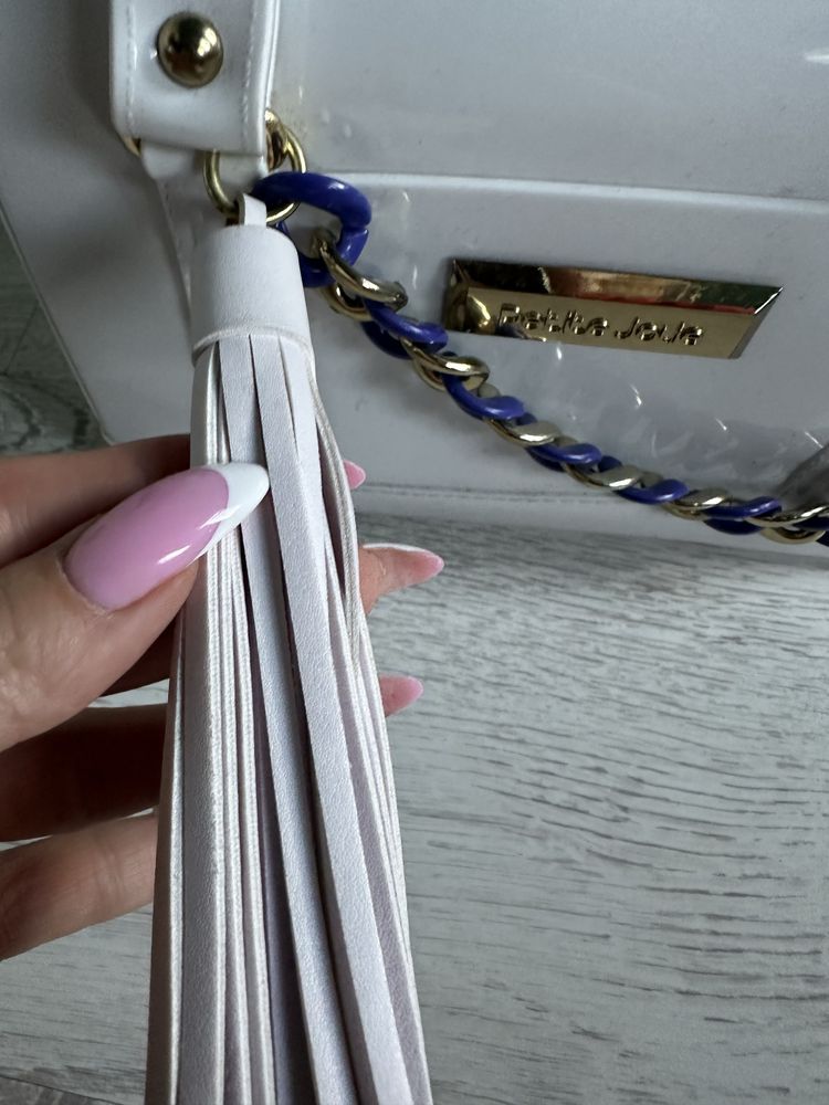 Elegancka biała torebka damska – idealna na każdą okazję!