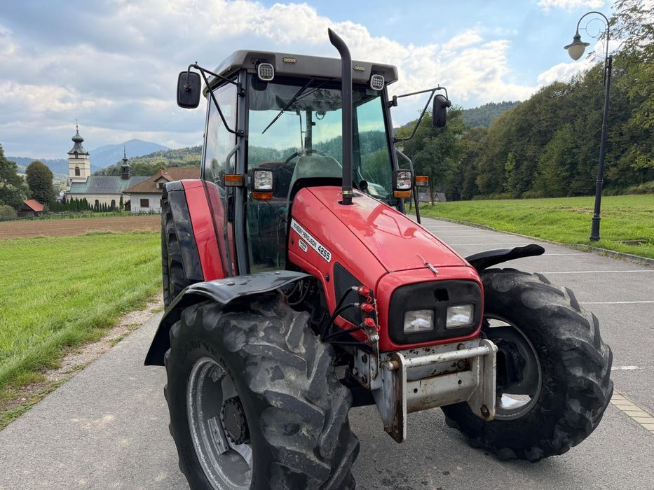 Ciągnik rolniczy Massey Ferguson 4255