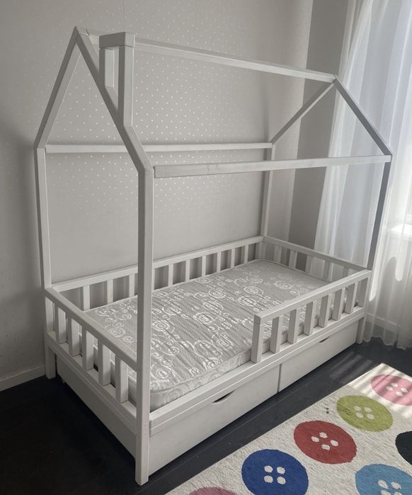 Ліжко будиночок з шухлядками