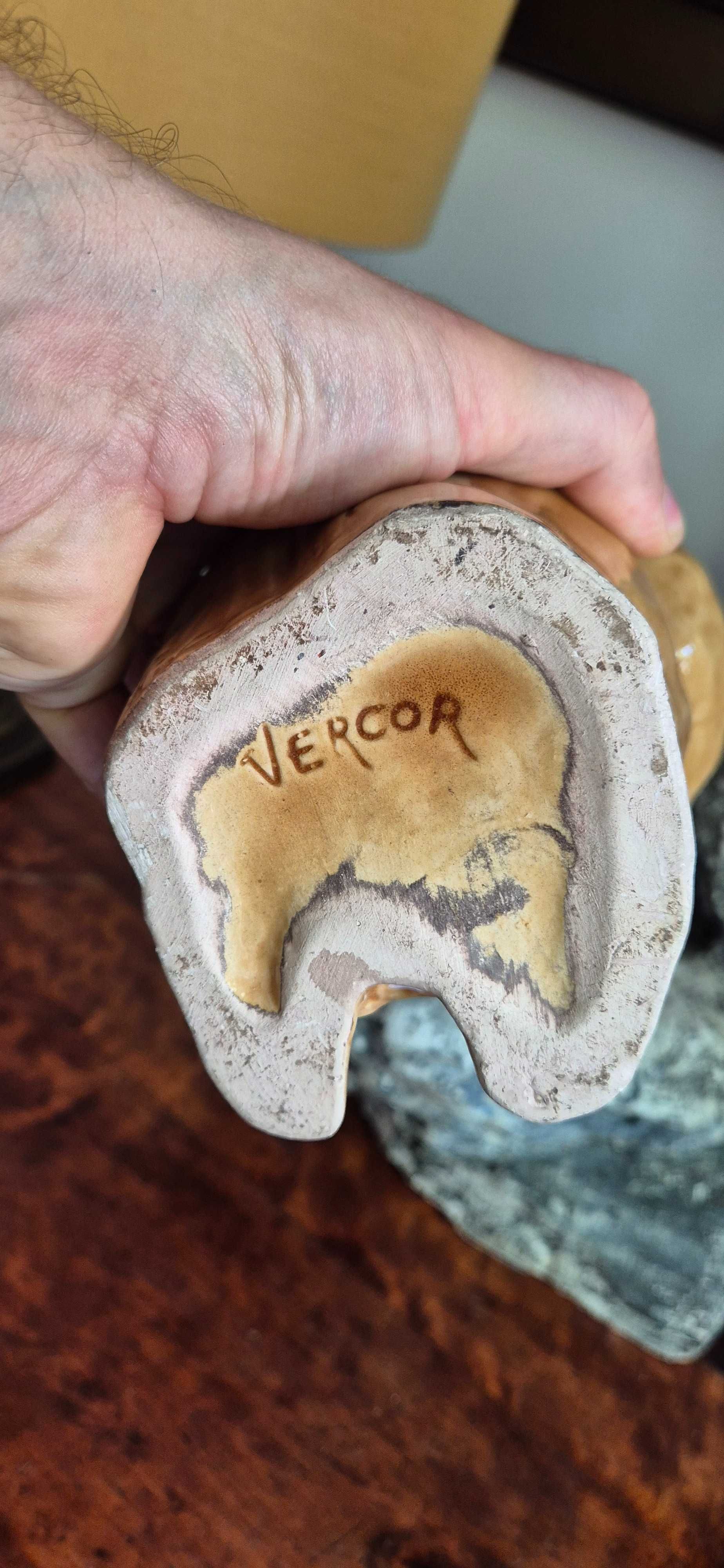 Ceramiczna butelka karafka na brandy barbotine sygnowana Vercor dekor