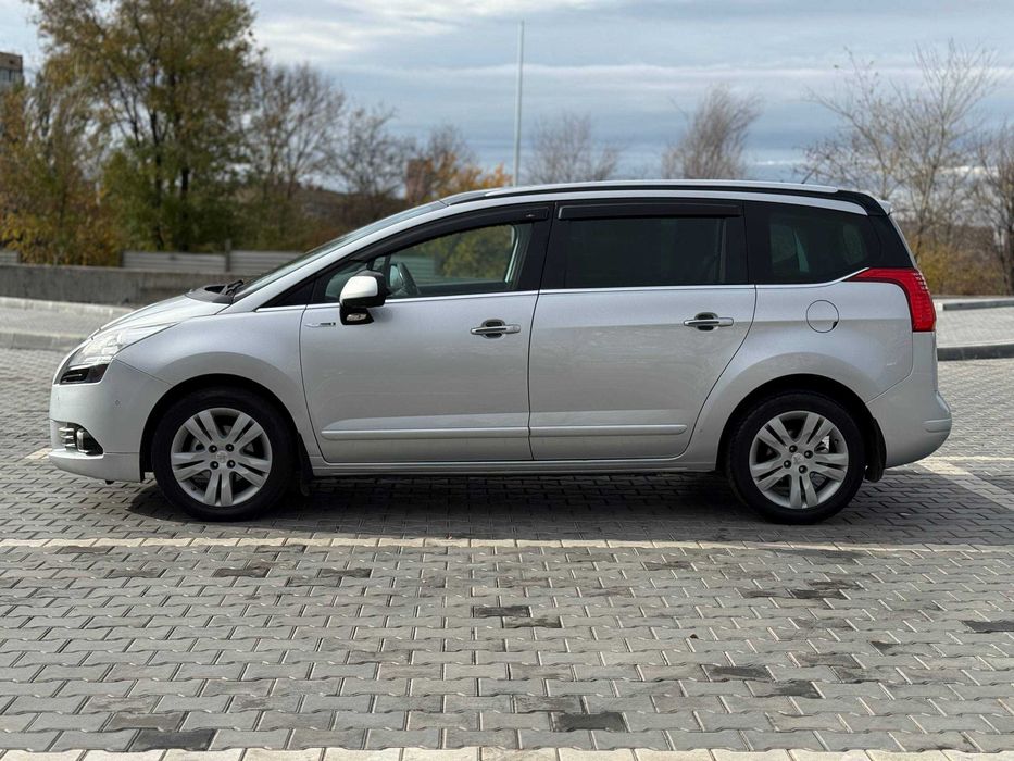 Peugeot 5008 2013p
