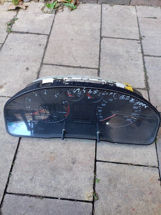 Licznik audi a4 B5 lift 1.8 benzyna 8d0919.861h