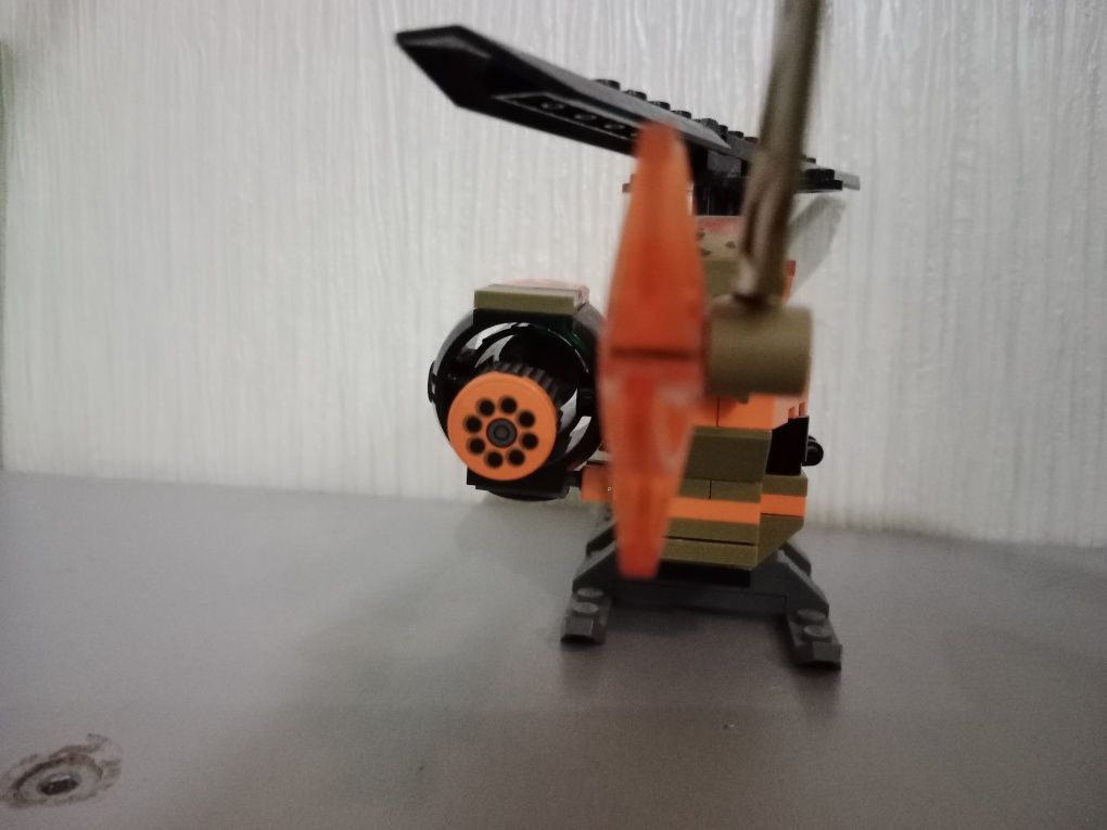 Лего гвинтокрил військовий з фігурного в коплекті