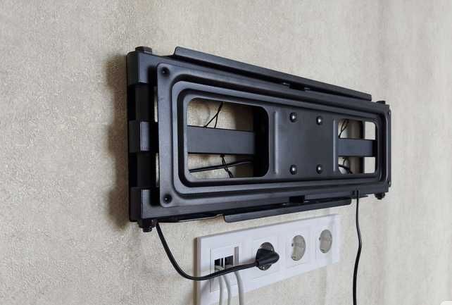 Настінне кріплення для монітору чи телевізору