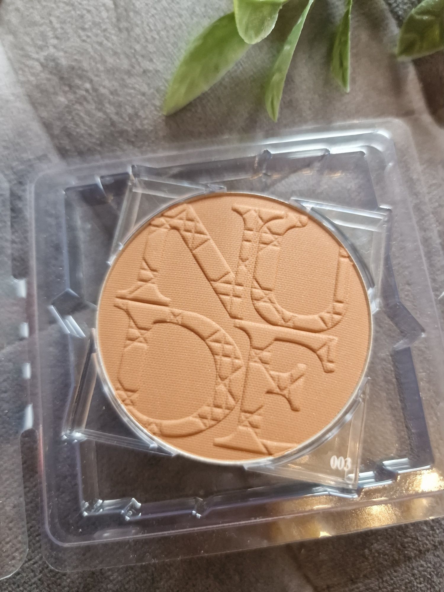 Bronzer Dior nude Kolor 003 ze złotymi drobinkami