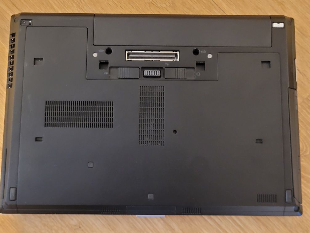 Elitebook HP 8460p i5 8GB SSD Windows 11 stacja dokująca  zasilacz