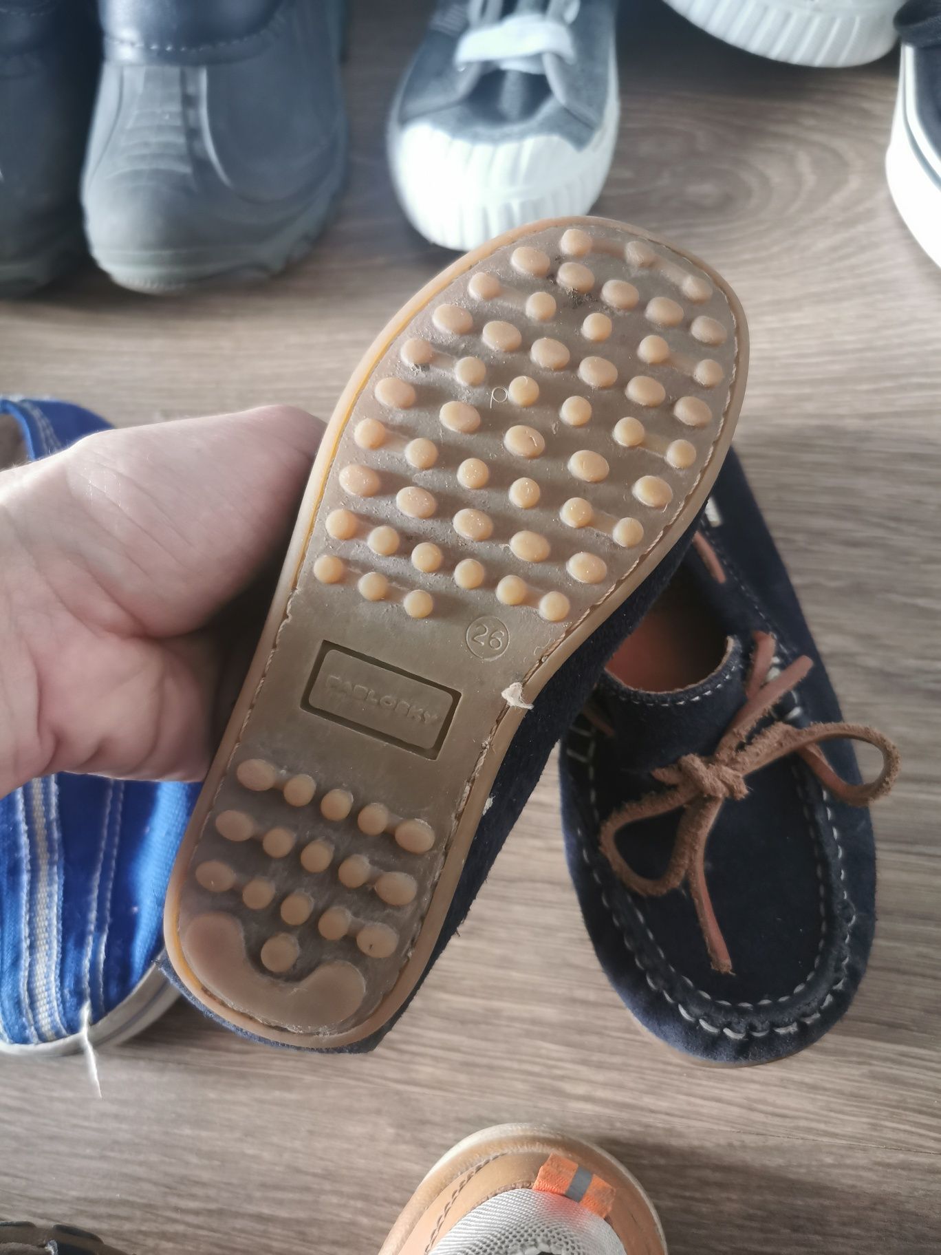 Дитяче взуття гумаки чобітки  кросівки