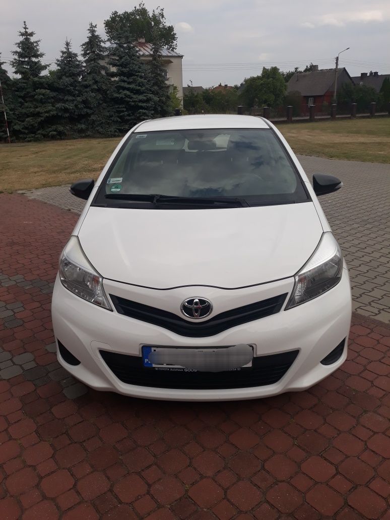 Toyota Yaris 1.0 benzyna 2012 rok.