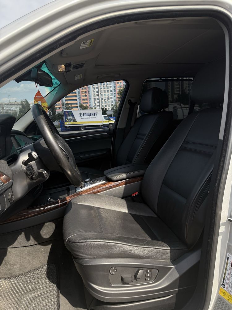 BMW X5 2008 e70.