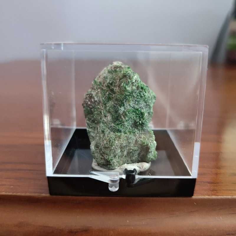 Fuchsyt (Fuchsite) - minerały (minerals)