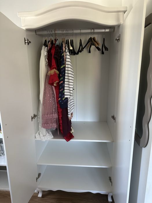 Szafa biała do pokoju dziecka retro